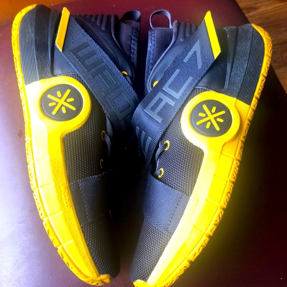 Li-Ning Way of Wade 7 All City Marquette PE Basketball Shoes - Black/Yellow - Picture 2 of 13
